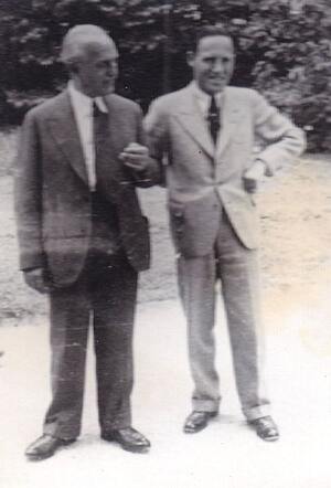 Werner Abernau (r) with his father in Bünde, 1934 
