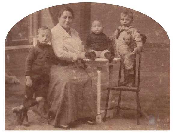 Judith Ensel and her sons Andries, Marcus and Meijer