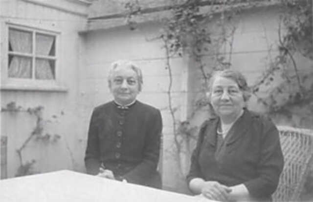Bertha en Auguste Mugdan.jpg