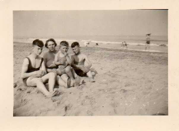fam op strand002.jpg