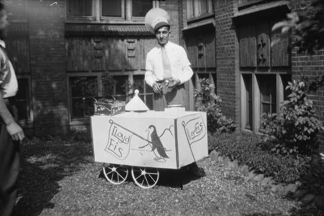 Jules Loszynski selling icecream, 1939