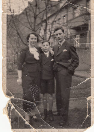 Betty Baer-Sondheim, with her sons Alfred and Herbert.
