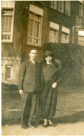 Markus 7-7-1901 en Johanna Oudgenoeg  8-6-1898.jpg