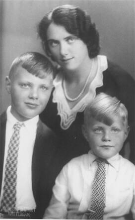 Elisa Schijveschuurder-Kahn met stiefzoontjes - #04927.jpg