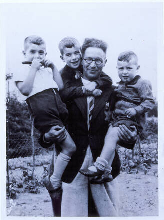 Emanuel Verveer met zijn drie zoontjes.jpg