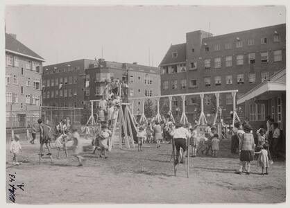 7) Speeltuin Pres. Brandstraat 1933.jpg