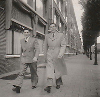 Abraham (Appie) Stodel links in 1941.jpg