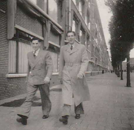 Abraham (Appie) Stodel links in 1941.jpg