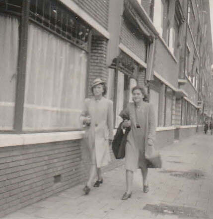 Chaja (Hella) Borzykowski rechts in 1941.jpg