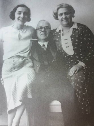 Leo en Lina Pollack met hun dochter.jpg