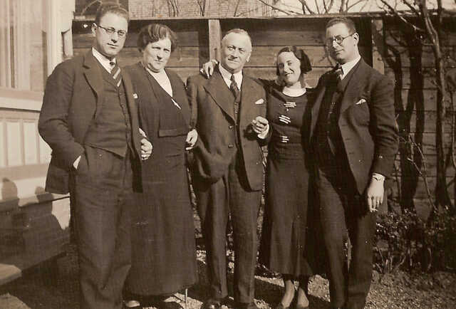 De familie Gersons, v.l.n.r.:Hermann Gersons, Henriëtte Gersons-Daniel, David Salomon Gersons, Josephine Gersons-van der Hove en Roedolph Jacob Gersons.