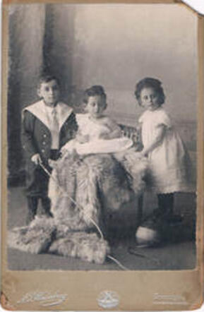 Rika Weinberg and her brothers Leo Weinberg and Arnold Weinberg