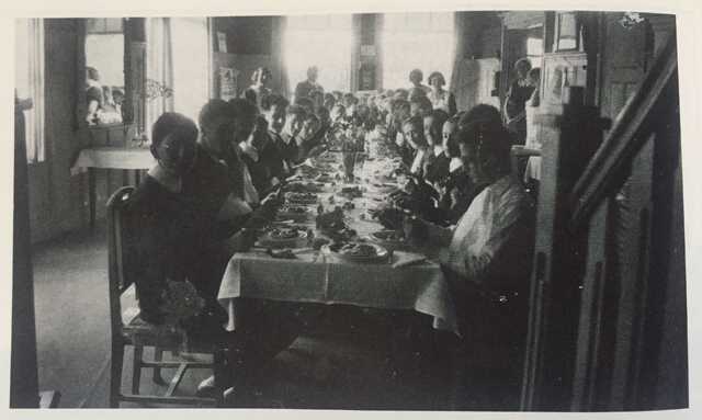 In de villa van mevr Lissauer.jpg