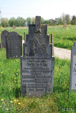 Tombstone of Rebecca Wallinski. 