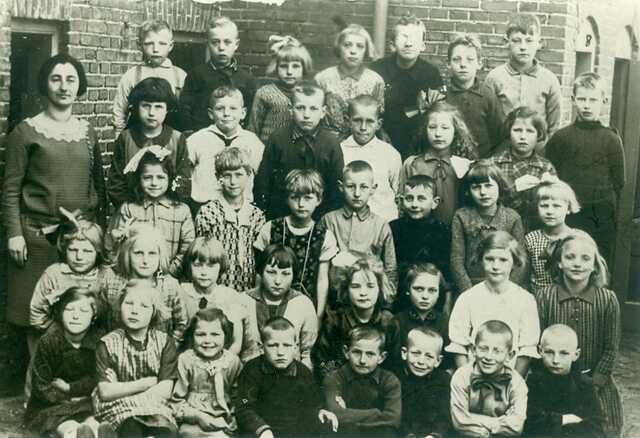 Saartje Slager, OL school Kerkstraat Wijhe 1929.jpg