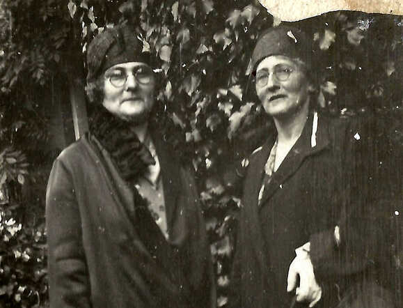 Mietje (Martha) Cohen-Nihom en Eliza Hartz-Nihom