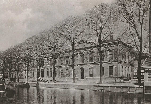Gebouw voor scheikunde Westvest Delft.jpg