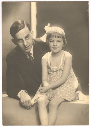 Justus Wolf met zijn dochter, 1939.