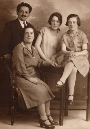 The Siegmond Noach family.