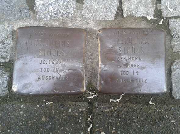 Stolpersteine_Köln_Reischplatz_6.jpg