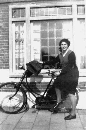 Betty Frank  