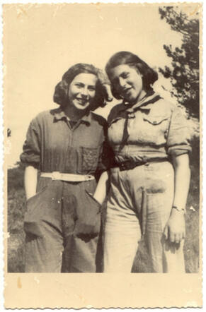 Ruthild (right) and Sibyll Grünthal in Westerbork