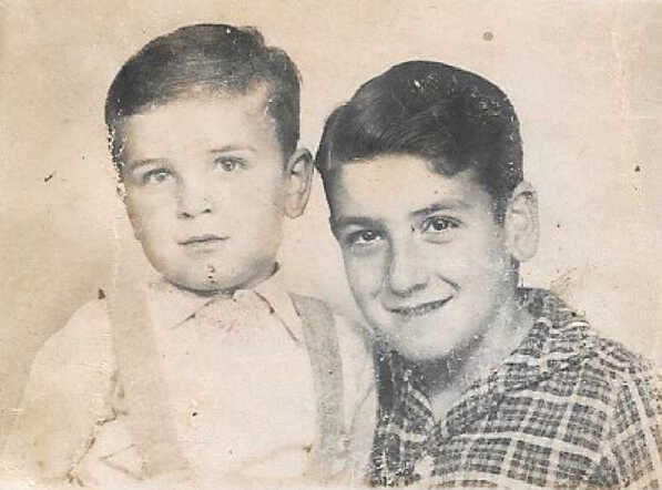 Adolf Harry Moses (links) en zijn oudere broer Moritz Machiel Moses.