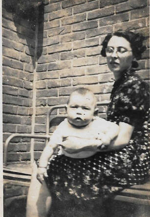 Maria met haar dochter Elza, waarschijnlijk in 1941