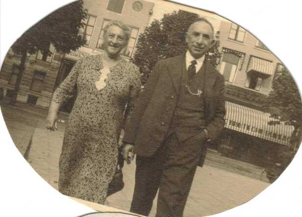 echtpaar Lise+Jacques Frankfort Brink 1940.jpg
