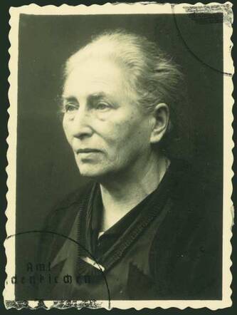 Johanna Devries-Hollander 1939.jpg