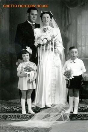 Trouwfoto van Levi van Thijn en Betje Trompetter