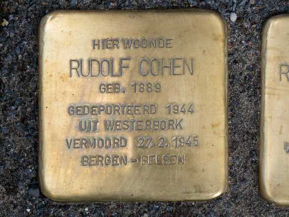 struikelsteen Ru Cohen Sandrasteeg 4.jpg