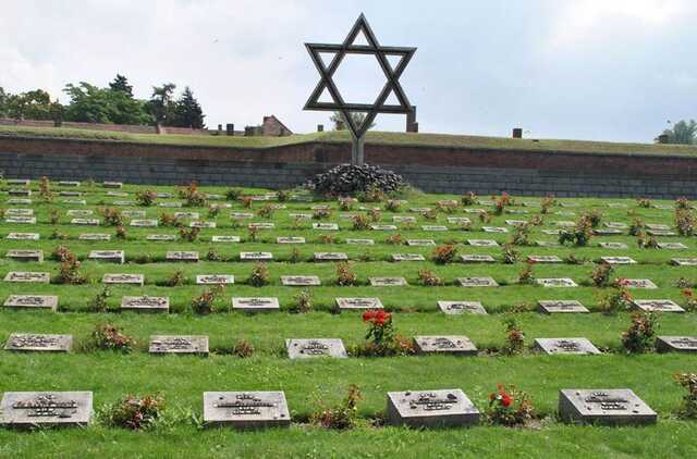 Begraafplaats Terezin.jpg