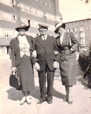 Joseph Bartels and his daughters Aaltje and Antje.