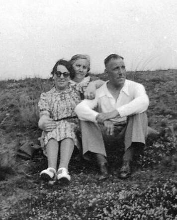 Benjamin van Thijn and his wife and siste-in-law.