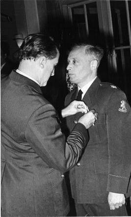 uitreiking medaille 40 jaar trouwe dienst.jpg