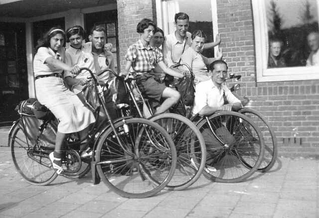 Op de fiets. Afrikanerplein 1937