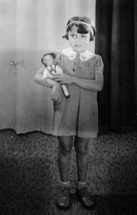 Ellie agsteribbe.jpg