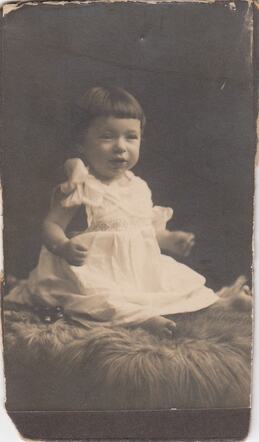 Julie als baby 2.jpg