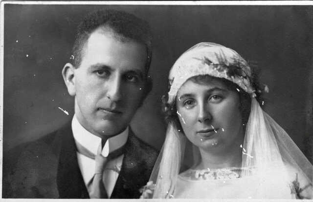 Trouwfoto Troostwijk-Danneboom 1924.jpg