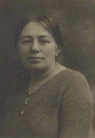 Esther Gans.png