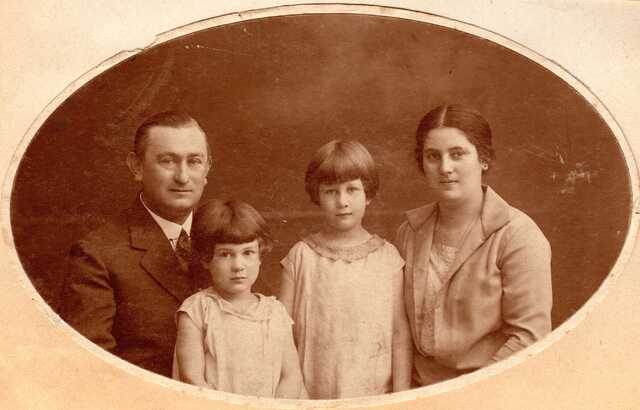 Fam Cohen 1.jpg