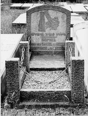Grave of Sophia Morpurgo.
