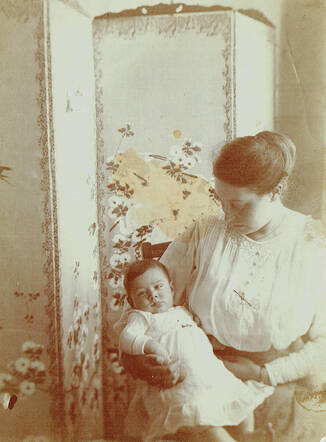 Sebilla Valk-Cohen en haar zoon Hans Valk.jpg