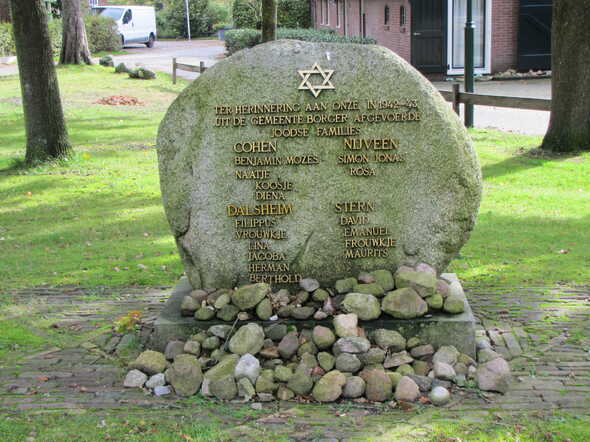 Borger herdenkingssteen.JPG