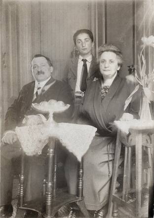 Eduard en Klara Adelaar-van Huiden met hun zoon Siegfried Emil