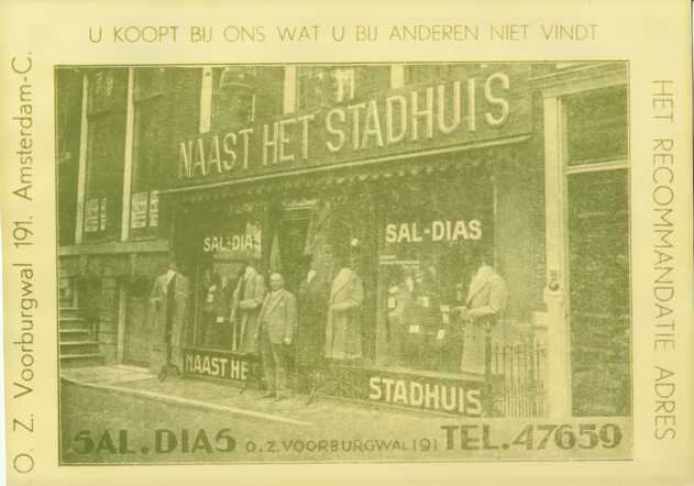 Mozes van de Star voor zijn winkel