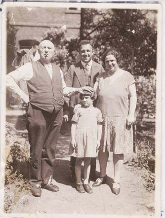 Moses Willy Ruth Silberman (d Nanny)+Bertha.jpg
