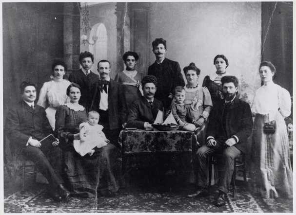 foto aug 1906 bij 30 jarig huwelijk van Jacob Elion en Vroukje Leefmans.jpg