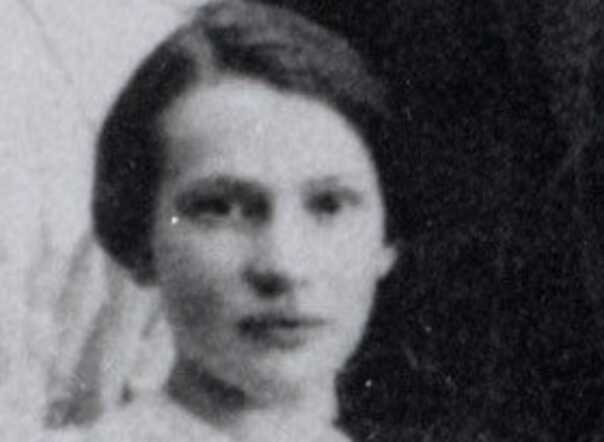 Selly Elion 1906.jpg